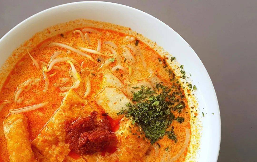 狮城口味包罗万有,无论是传统的招牌叻沙,还是米芝莲星级新加坡佳肴,这都有