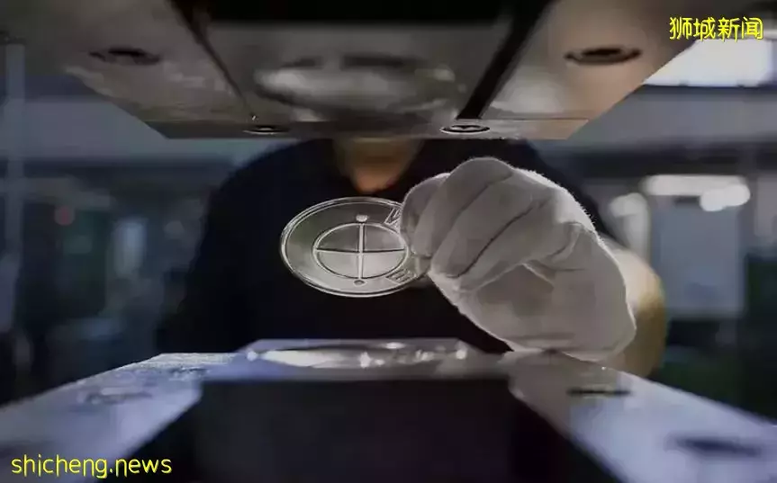 小坡有多小？在新加坡開勞斯萊斯偶遇寶馬，直接把路堵牢了