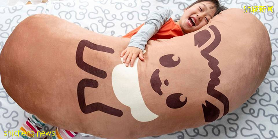 萌到犯规！人气甜品Tokyo Banana推出皮卡丘&伊布联名超大抱枕