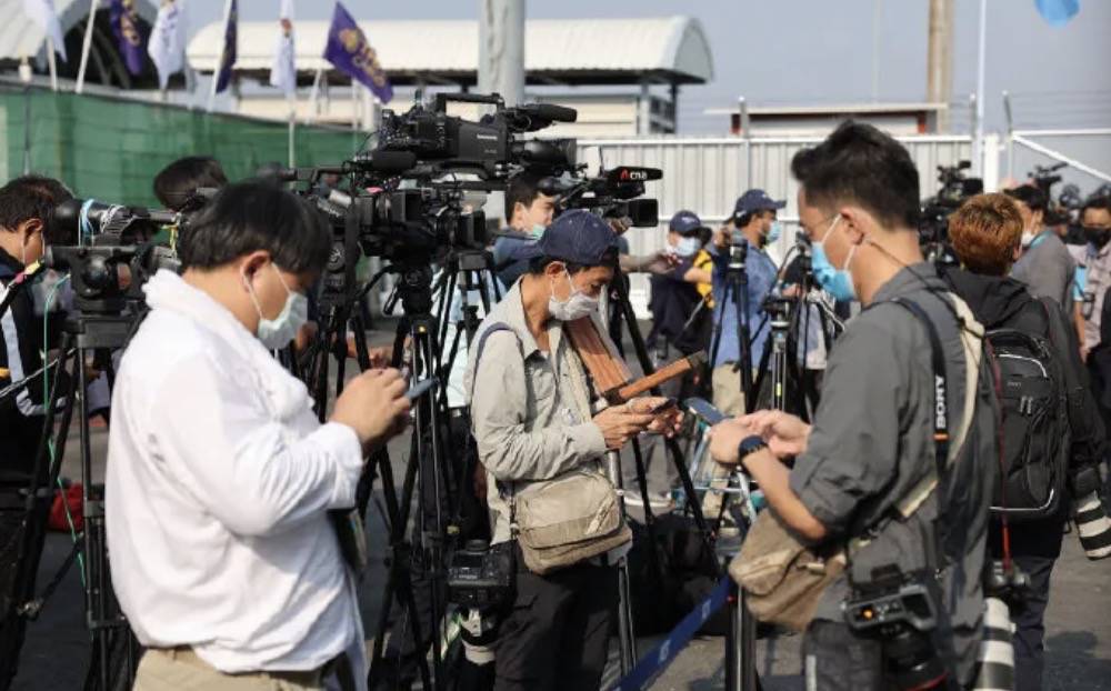 來了!首批中國疫苗抵達新加坡!部長官宣:第三階段將持續到疫苗生效