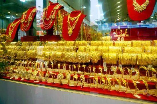 驚呆！新加坡公交司機脖子上戴幾公斤的金鏈子，什麽來頭