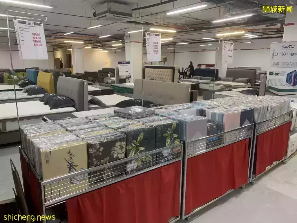 裝修清倉大甩賣！ Four Star旗艦店全場床品、沙發折扣高達80%💥 五星級酒店同款枕頭、抱枕僅售S$9.90