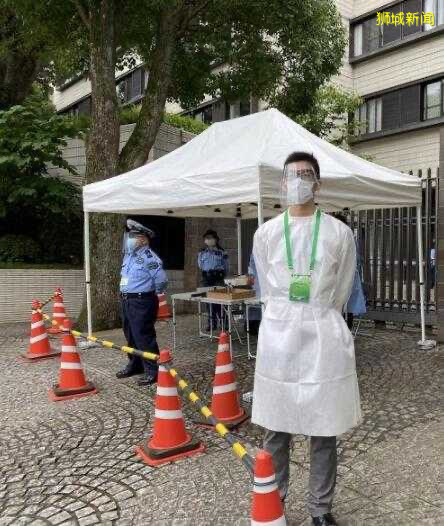 200多新加坡公民到中国北京海外投票站投票,为投票飞机、高铁、地铁坐个遍