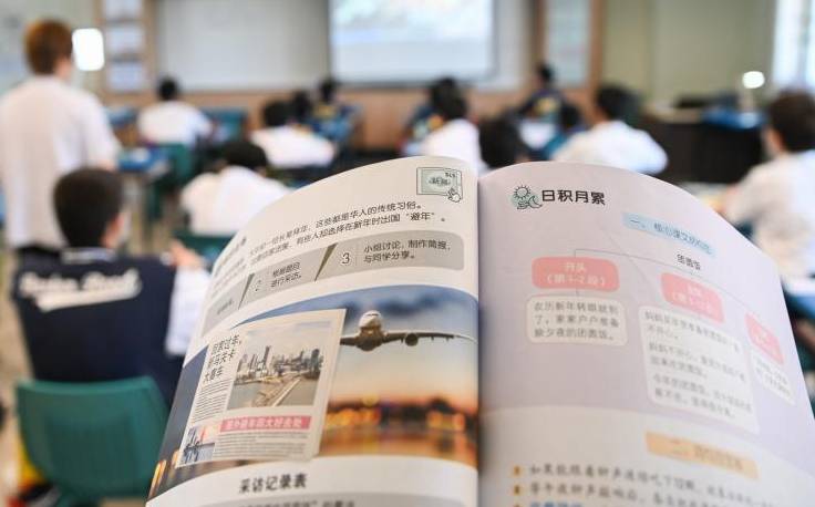 新聞素材激發學生學習興趣，新加坡新教材《華文伴我行》廣受好評