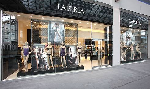 MBS金沙大牌集體打折！！三宅一生、阿瑪尼、CDG低至4折！！買買買最棒的時候來啦