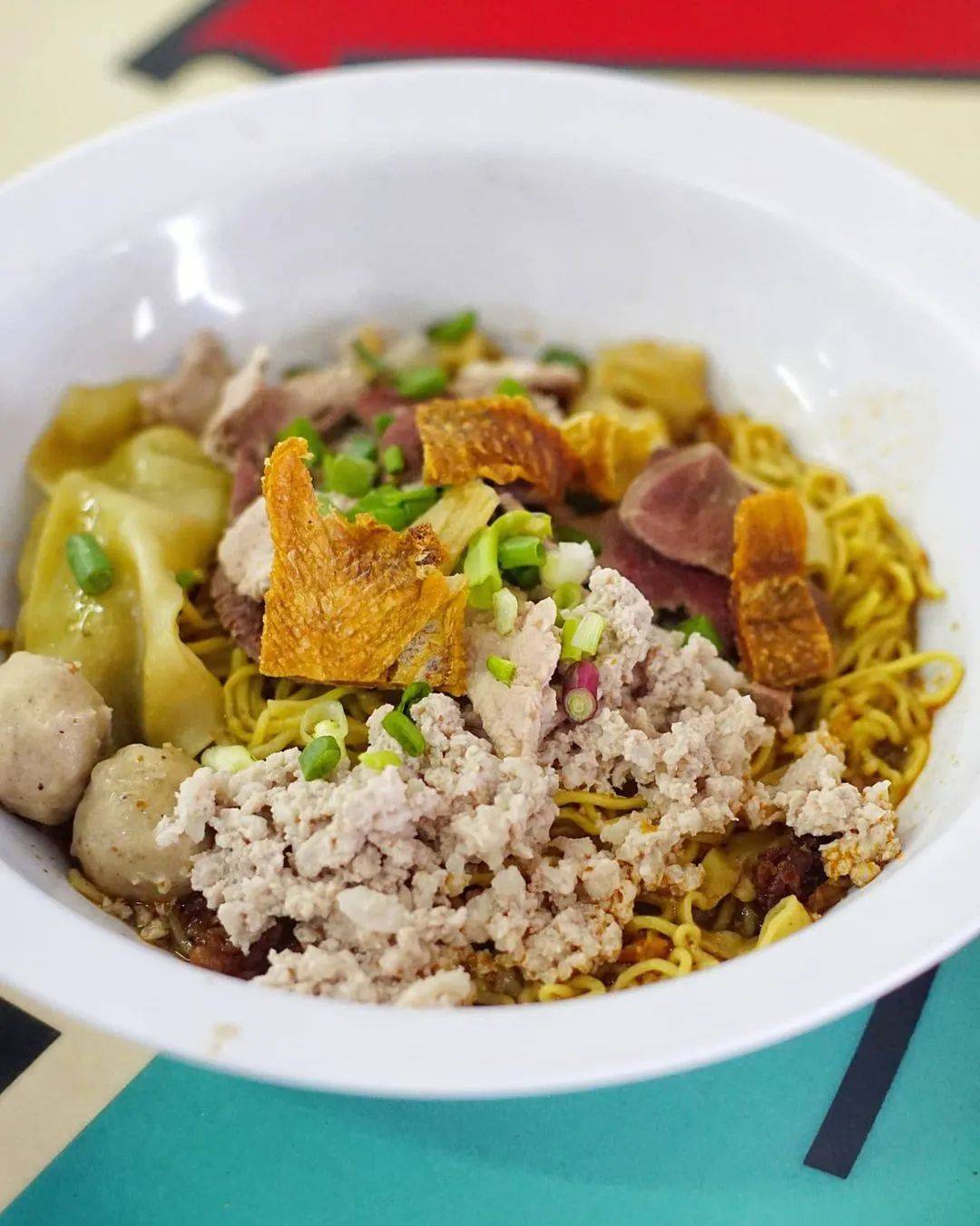 面食系列 最平價的新加坡米其林級別小販食物,肉脞面來一碗不