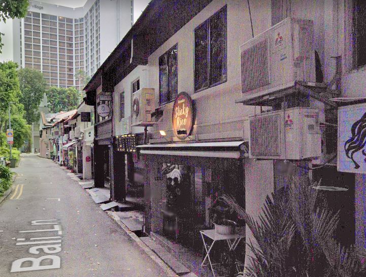 位于甘榜格南的一对儿店屋挂牌出售