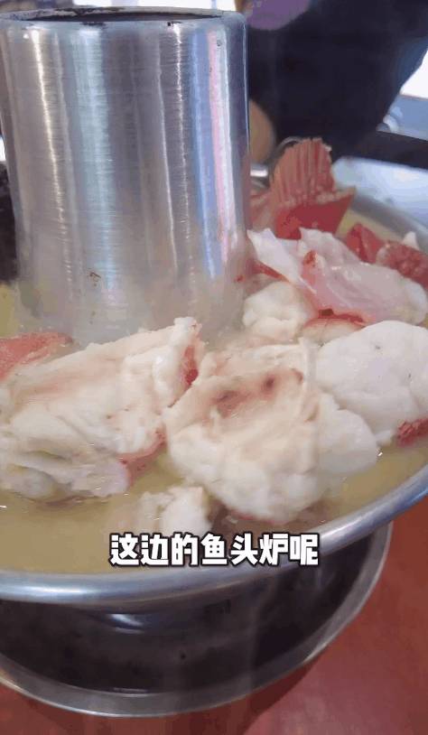 人均$15吃滿滿一桌!組屋樓下魚頭爐,湯底熬制5小時,太鮮了