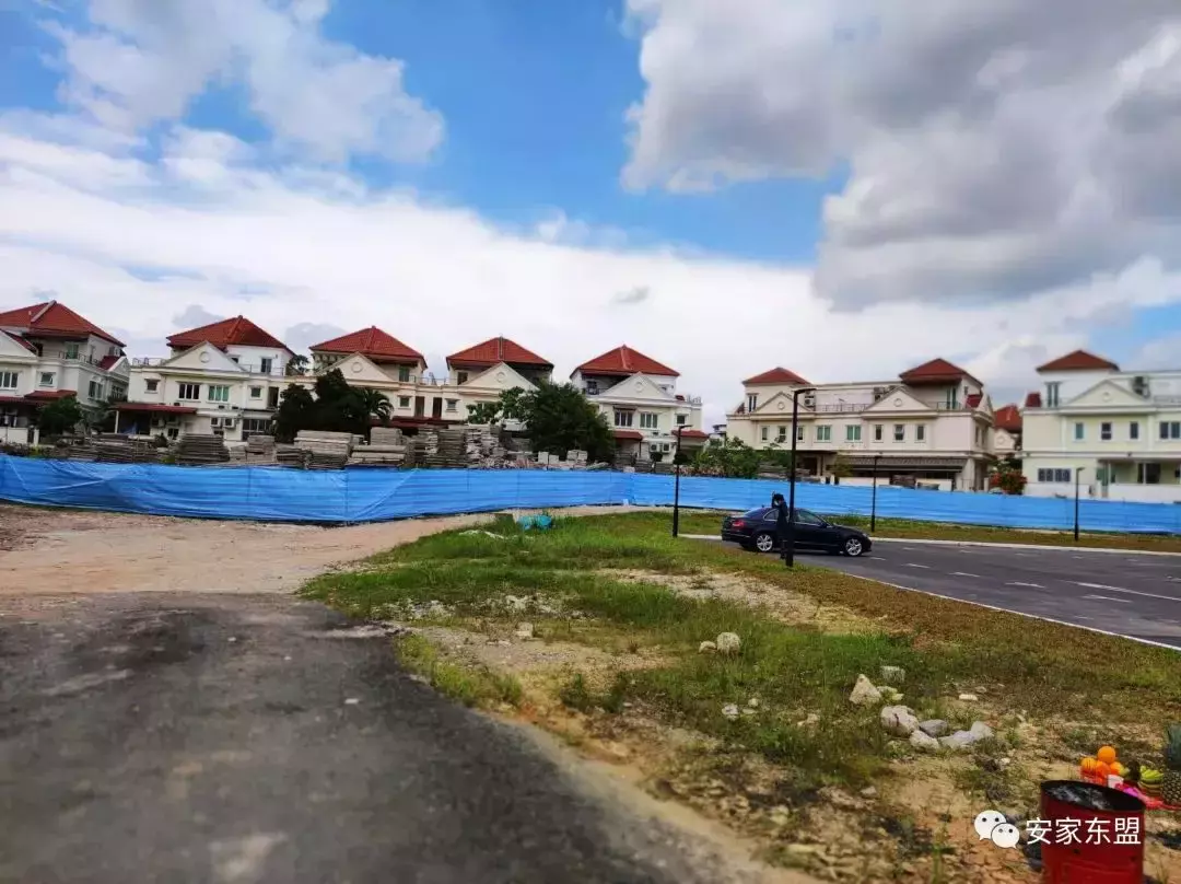 Belgravia Ace最後一個周末看房，已經上百張支票，可能開盤賣掉九成，不提前交支票就可能沒機會了，最後一個別墅大盤