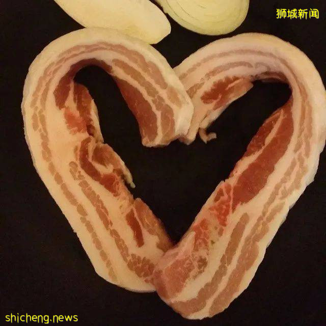 沒有什麽比烤肉更有人間煙火的美食了,獅城那些“滋滋”作響的烤肉,在向你招手