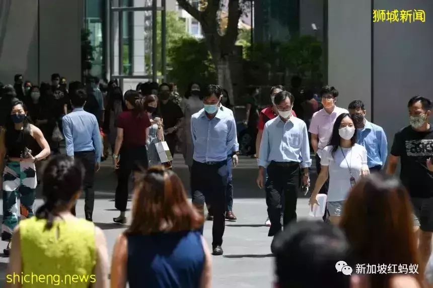 抵不住疫情和通膨双重打击，连新加坡部分中产阶级也面对三餐不继