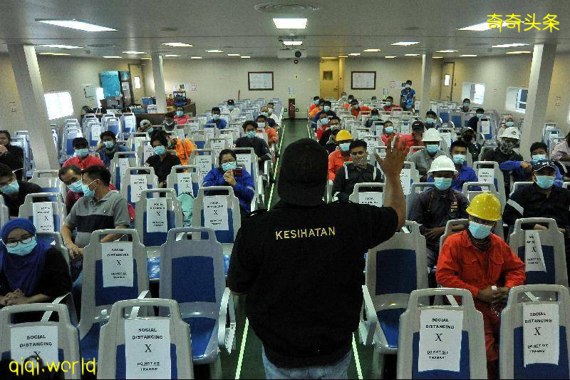 准公交载满客·司机乘客须全程戴口罩