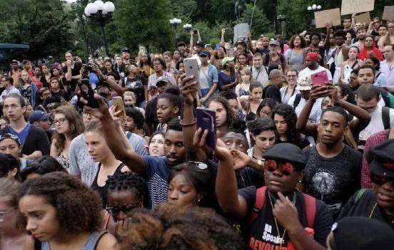 全球新冠单日新增30.7万!再创新高! 新、美、中各国疫情进展