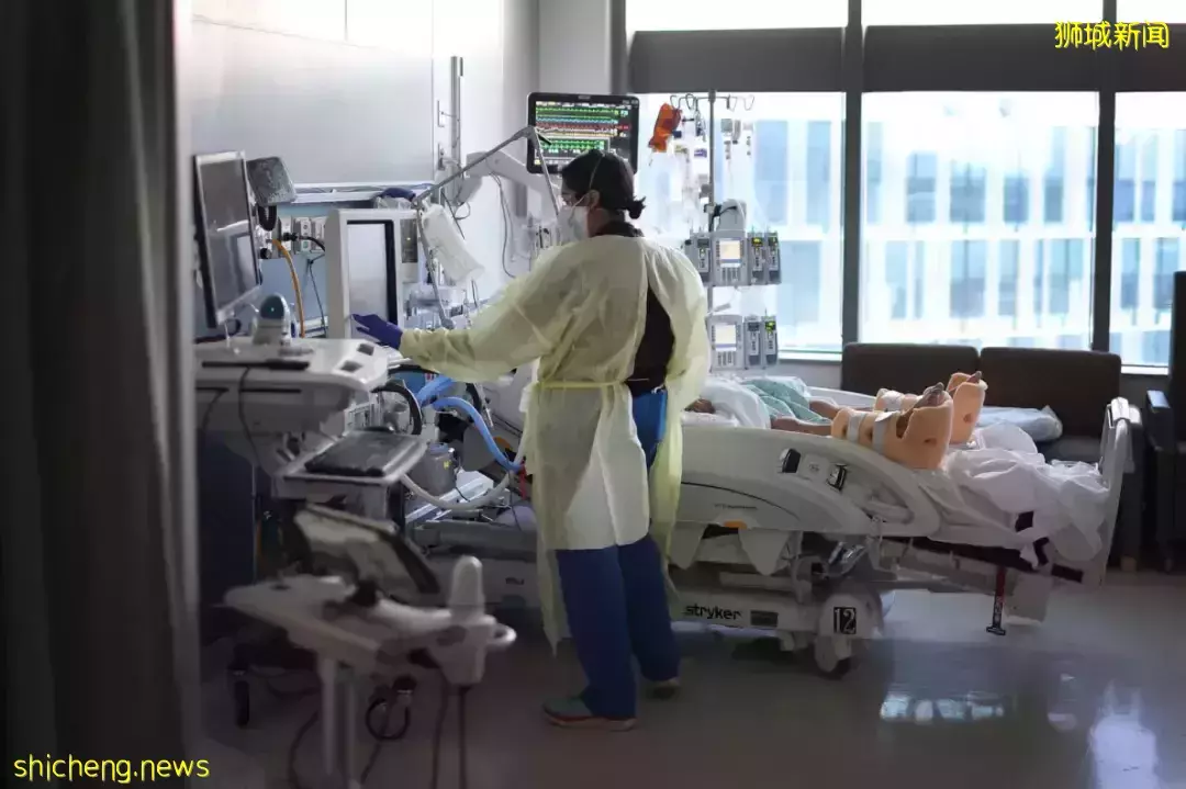 东海岸人挤爆!日增100万例的美国,将新加坡紧急列入高风险国家?!网友:谢谢你们