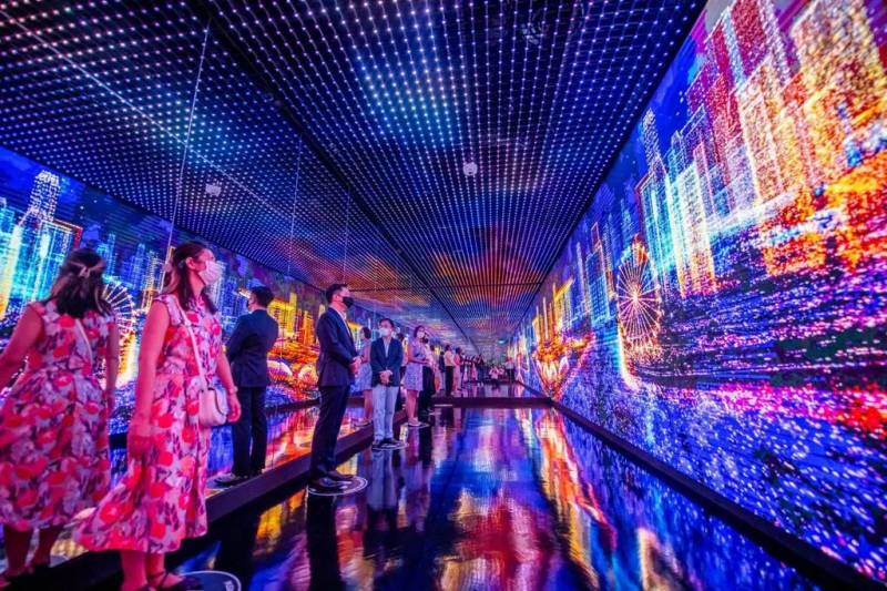 新加坡摩天轮推出全新导览“时光之旅”，穿越时空至700年前