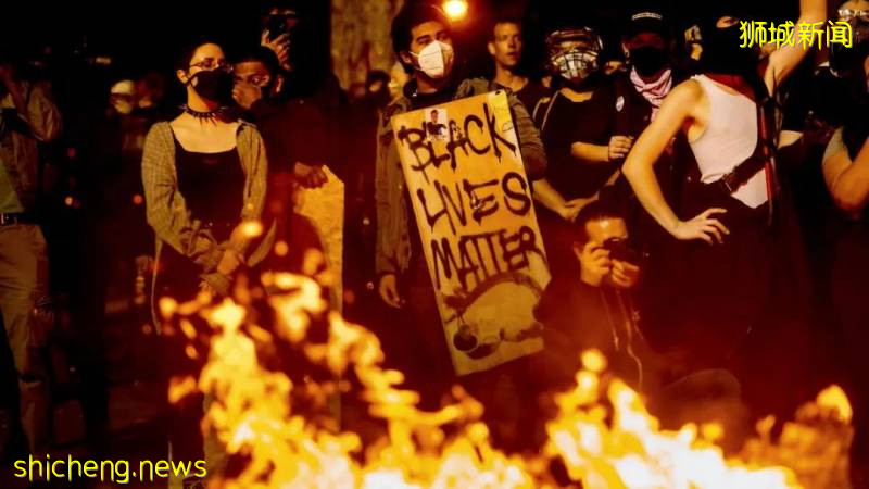 突发!这个国家再陷暴乱!枪手疯狂扫射!新加坡种族为什么不乱