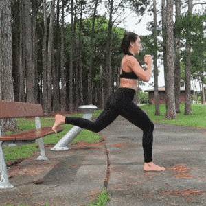 新加坡健身小哥沟渠栏杆练腹肌,网友大赞创意十足