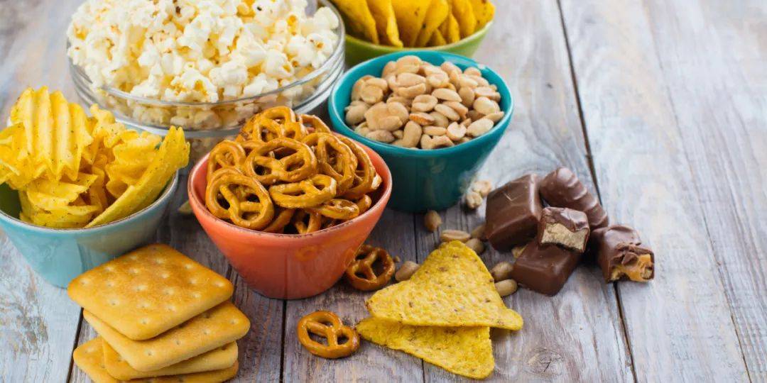 新加坡最好的计程车司机啥样,他车上口罩、零食、纸巾统统免费送