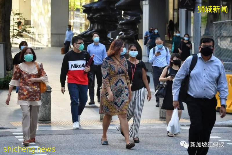 蠟燭兩頭燒,獅城中年轉業者和社會新鮮人工作難找!