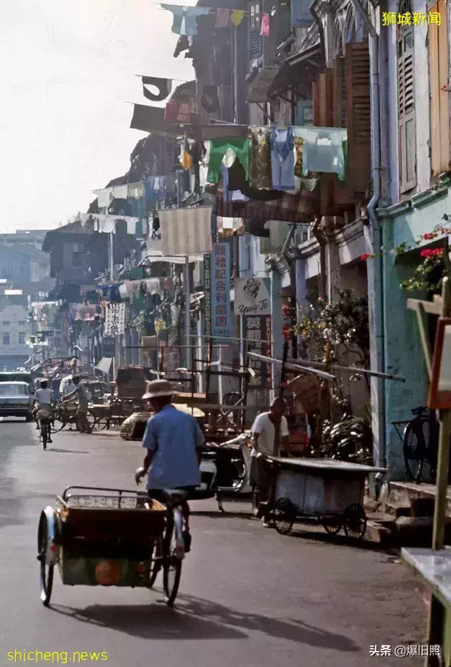 45 張照片,捕捉 1971 年新加坡的街景,來尋找中華文化的痕迹吧