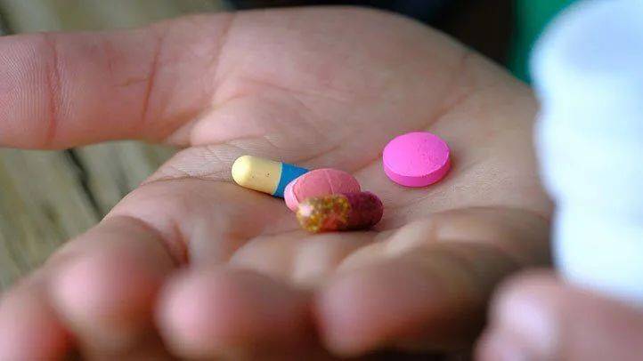 他們在新加坡獻血後,竟被查出有艾滋病