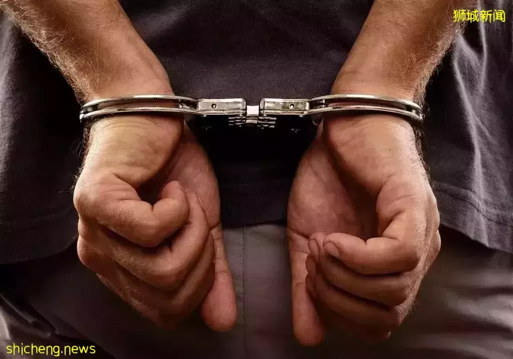 新加坡管理大学学生在学习室猥亵一名女生,称其并无抗拒,被判处10个月监禁和三下鞭刑