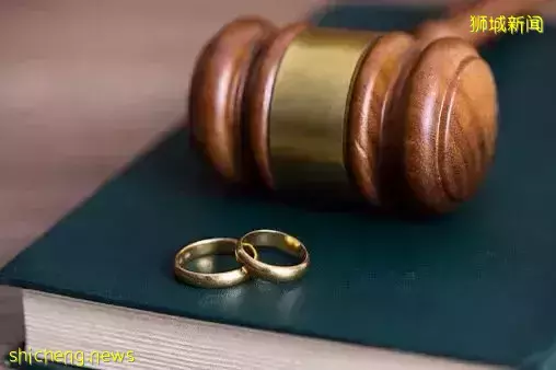 发现被“绿”后,这个新加坡男子竟翻拍老婆手机,公开性爱照