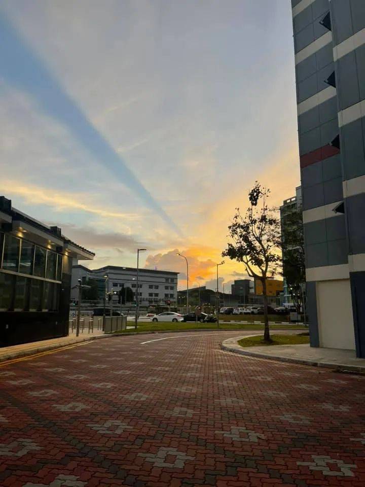 罕见!新加坡再现神奇天象,万道光芒从天空射下,50张美图刷屏