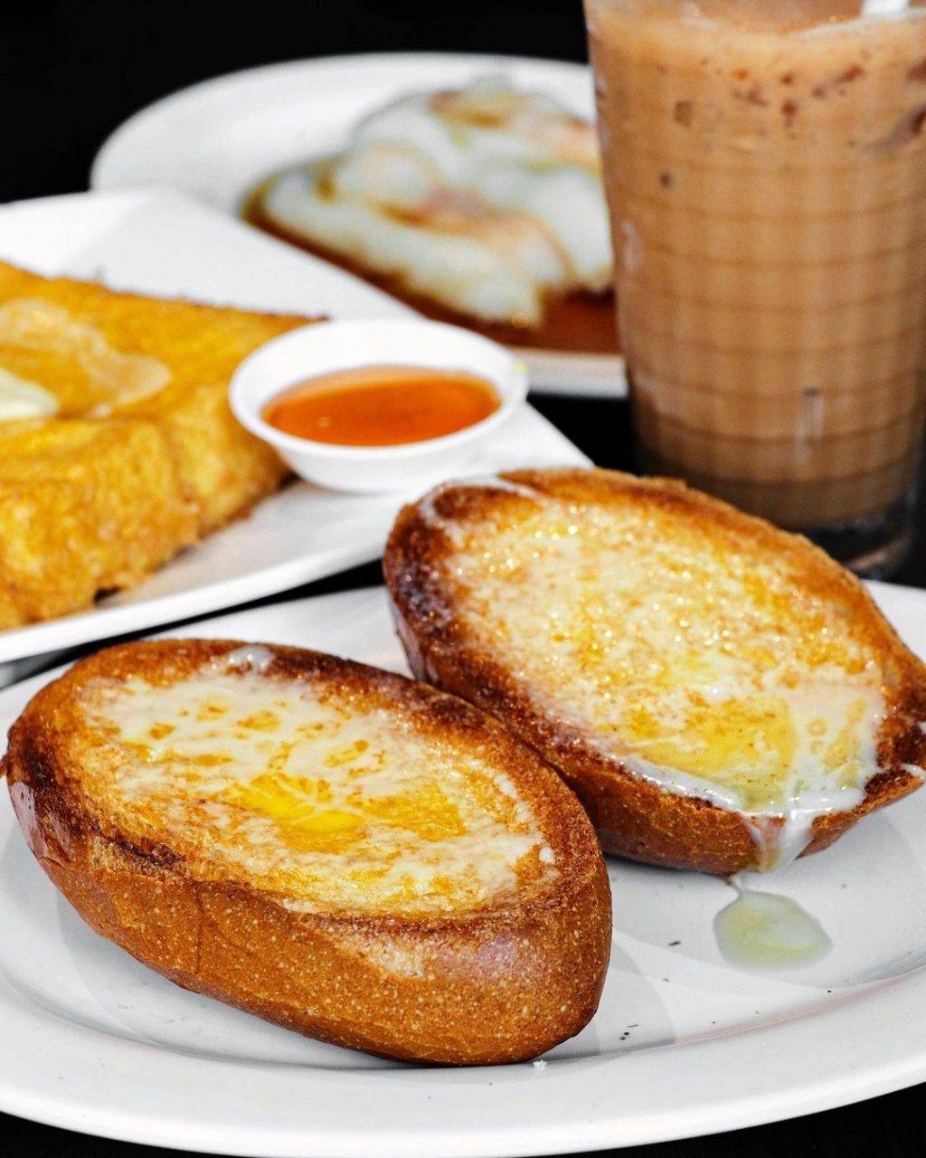 幸福的“港”覺😋 排長龍的“So Good茶餐廳”每日都有特價套餐！酥到掉渣的菠蘿油、奶油脆豬來啰🤤