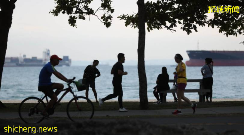 疫苗并非无懈可击，新加坡本地医生点名三群体吁防疫