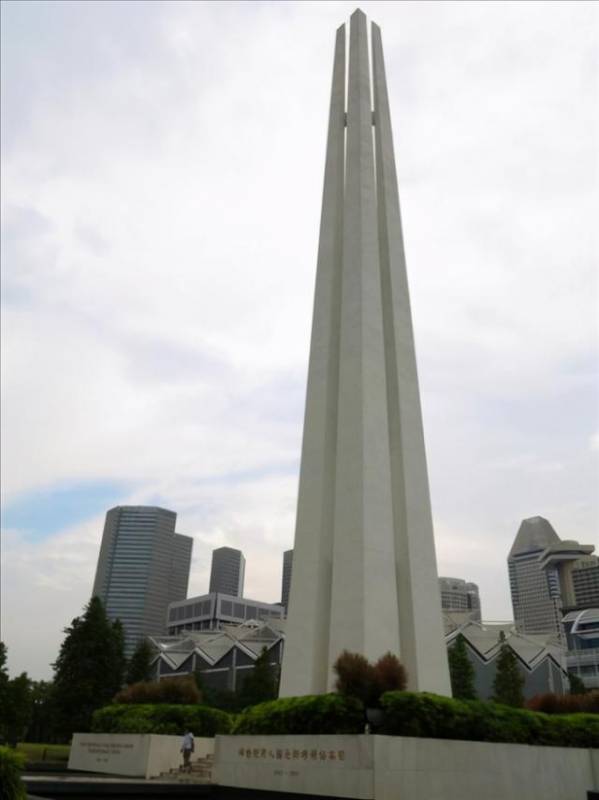 李光耀:新加坡的独立是别人强加在它头上的