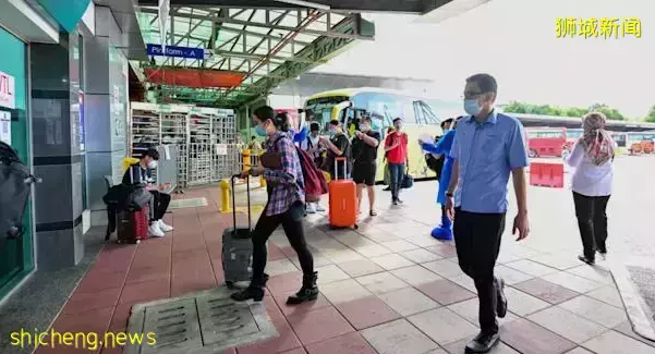 部长:本地几周内或迎来新一轮、更大规模感染!英国突然官宣“躺平”,新加坡会跟进吗