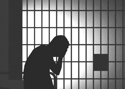 “我在新加坡打私家车，被司机打掉4颗门牙！”