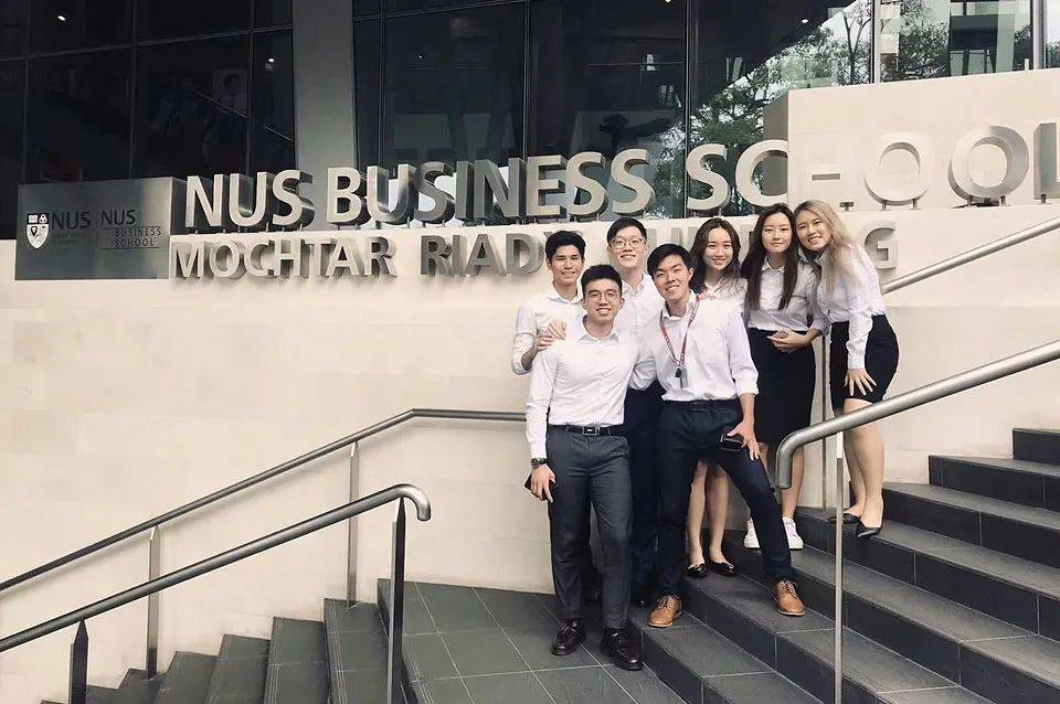 15岁的他,独自踏上了前往新加坡的求学之路