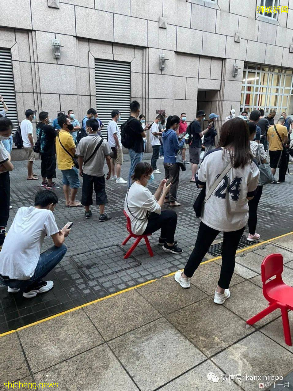 漏夜排队、搬小板凳、千人预约,为打科兴新加坡居民拼了