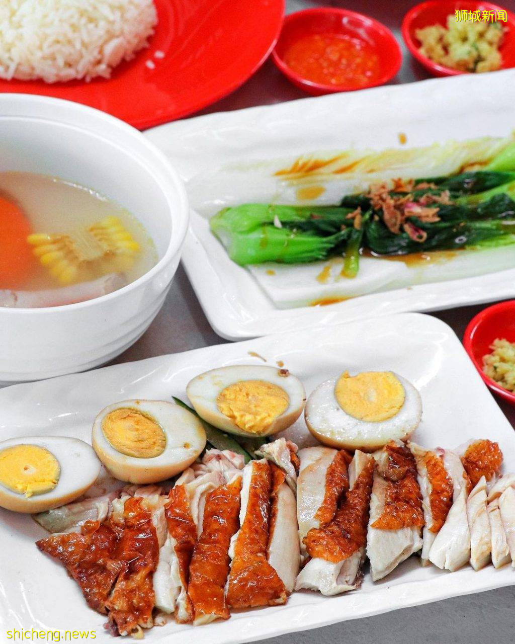 平民美食新花样!Sin Kee Simpang Bedok巨型版鸡饭粒一颗只售50¢🤩 提供全岛外送服务👍