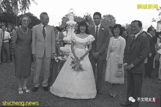 李玮玲: 强悍到手撕总理哥哥, 目睹父亲逝后椅子被移走, 却崩溃到哭