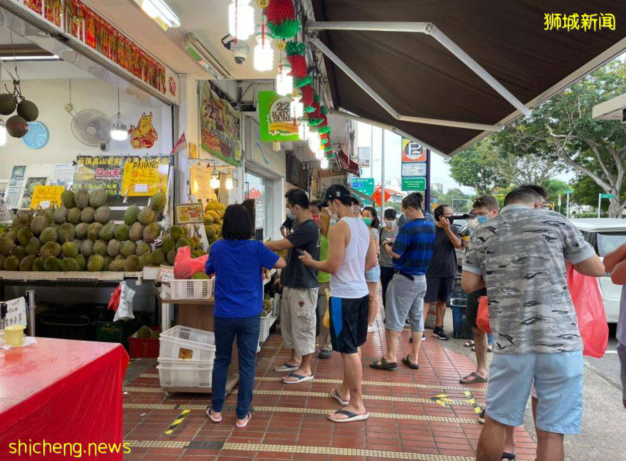 义顺大牌846榴梿店大排长龙, 猫山王每公斤S$ 12