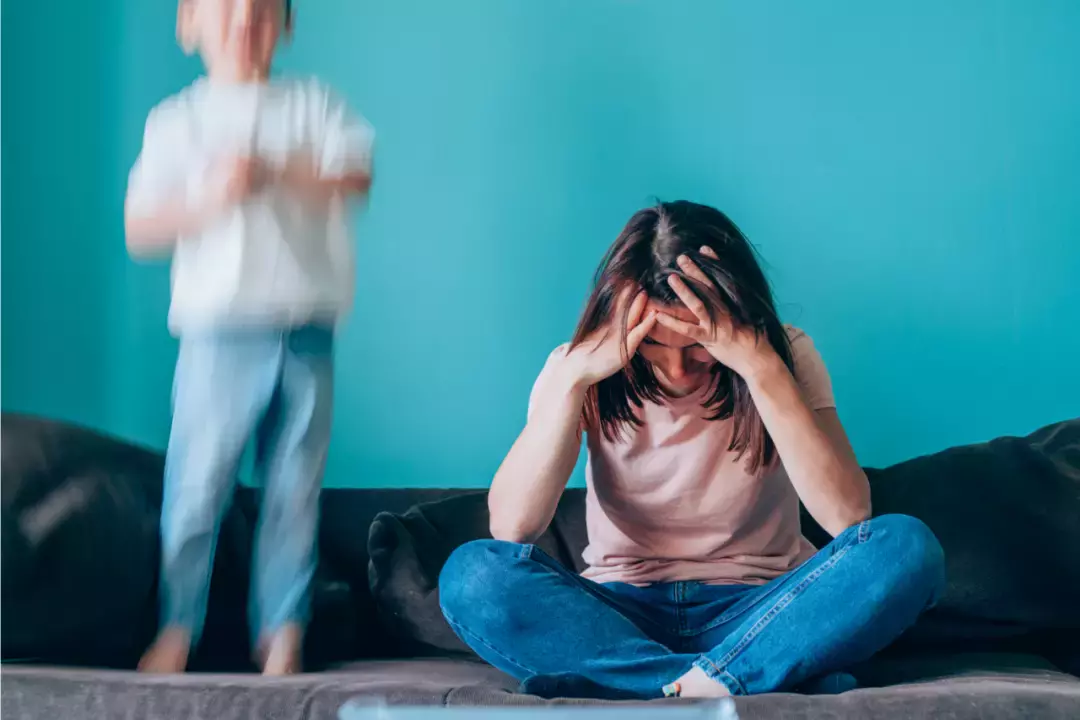 一波三折！加了10個中介＋面試N次，好不容易請到女傭，她卻進了新加坡警察局