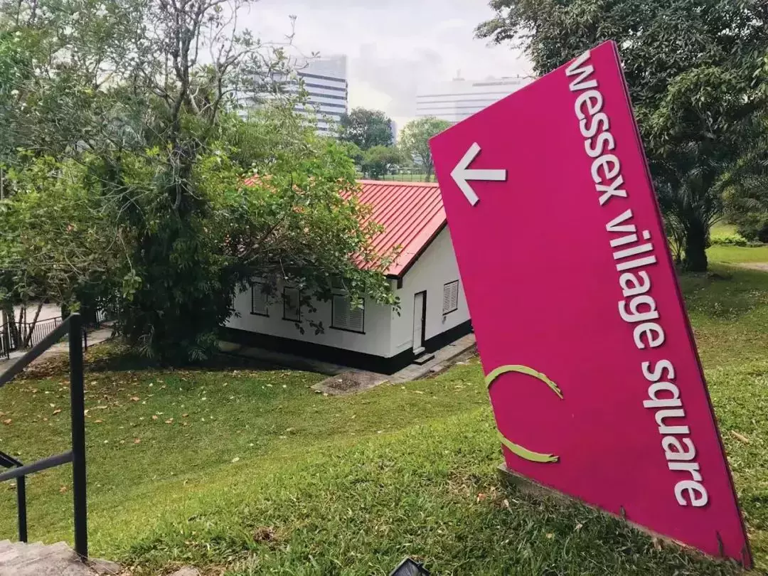 雨中漫步“欧陆小镇”