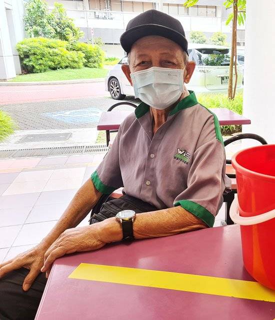 儿不理 妻肾病 88岁了 他还要捱