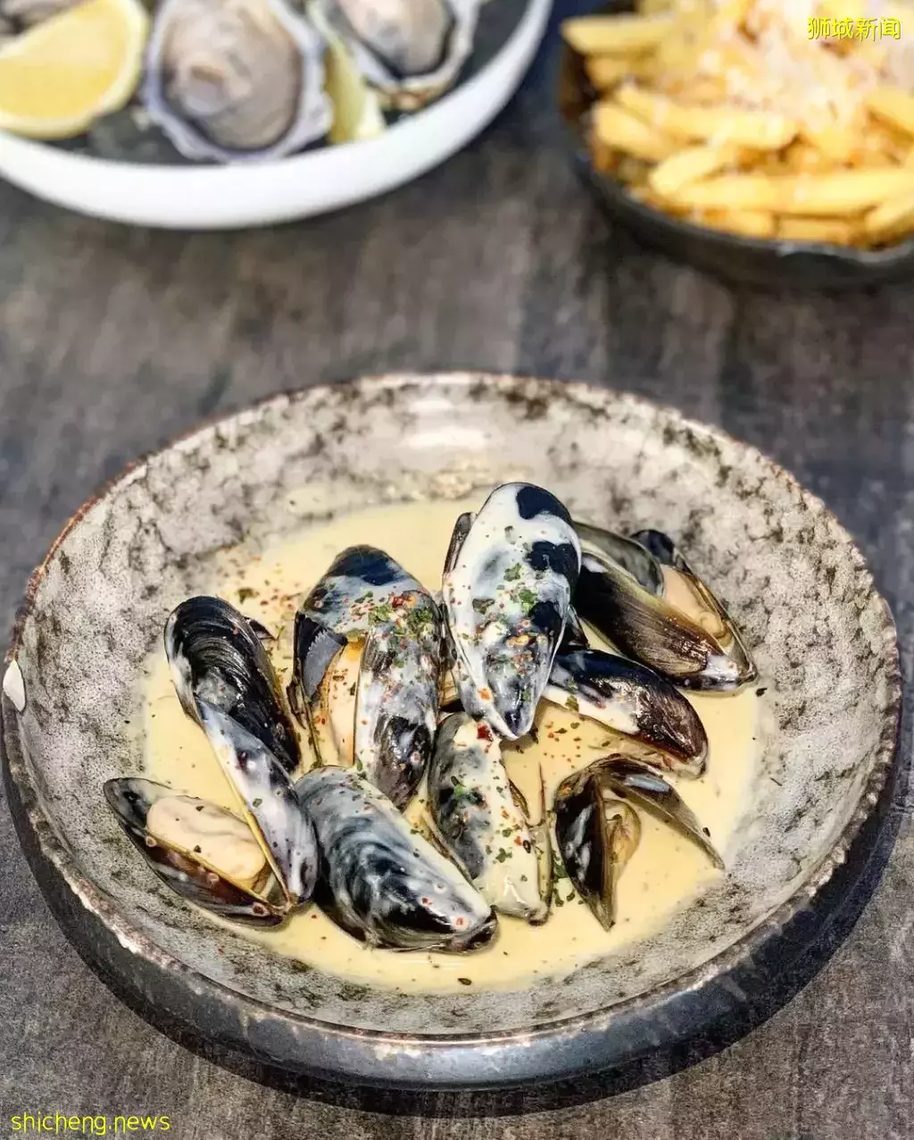 补一补了咯😌 Oyster Co生蚝一颗才S$0.99!便宜大颗超肥美,一口一个吃到爽🤤