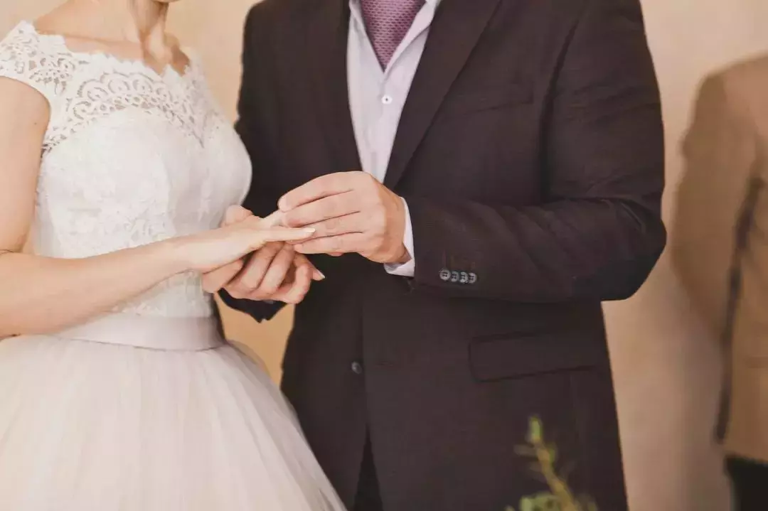 疫情指南 又有新政！未完全接种疫苗者，将寸步难行，也无法入境