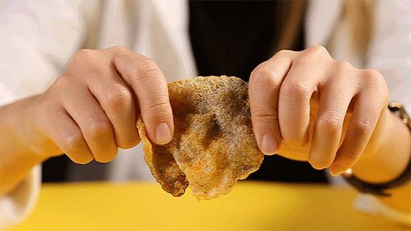 震惊!新加坡科学家公布春节零食热量,每吃一口就吞进半口脂肪!三招教你避免“过年肥”