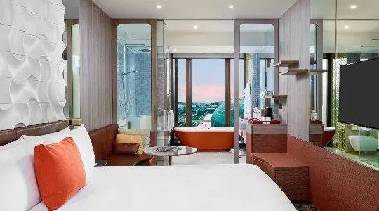 政府宣布给全体新加坡人发$100消费券!酒店推出了神奇的“工度假”