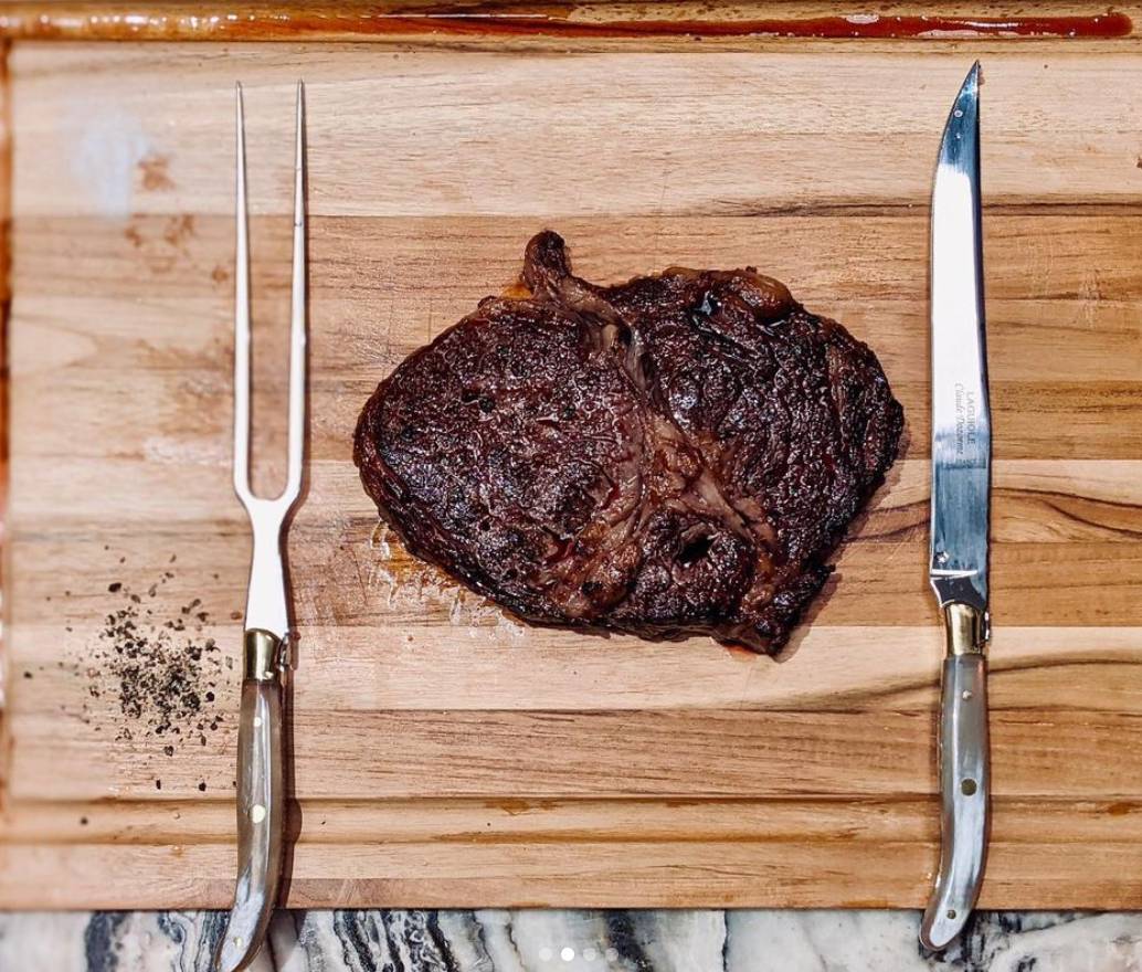 林俊杰回到新加坡过年啦！还在滨海湾骑车遛圈