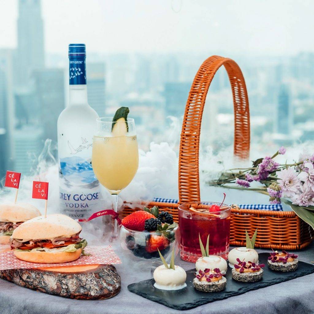 本地首个云端上野餐☁🏆高空酒吧餐厅Cé La Vi✨百米上空饮酒品美食，绝对梦幻体验💗 