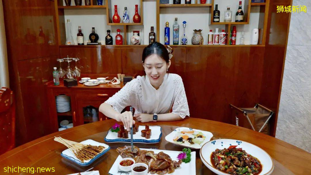 榴梿季來了!榴梿千層推出特價套餐;春秋菜館烤鴨現在僅需$9.8新