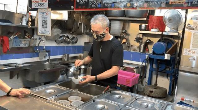 實拍探店！小夥兒在新加坡牛車水壕吃8種神秘美食，竟然