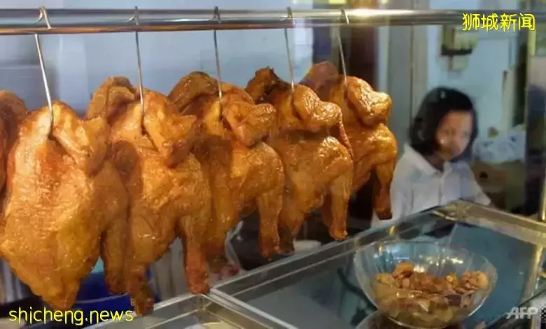 新加坡鸡肉鱼肉价格飙涨!他们排起长长长队,只为吃上这一口饭
